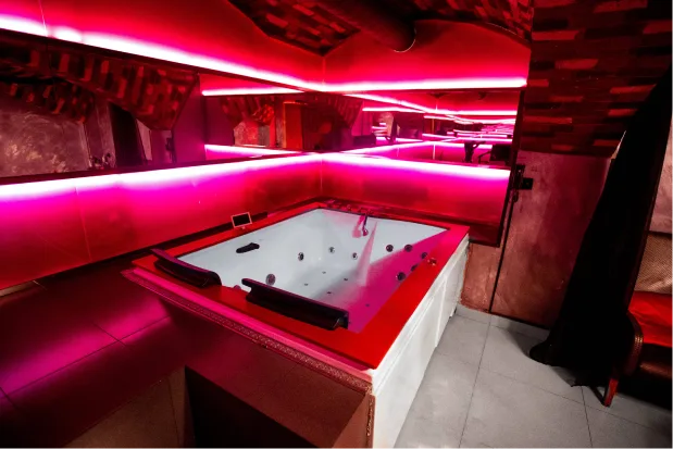 Zavist Strip Bar, фото 2