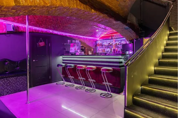 Zavist Strip Bar, фото 3