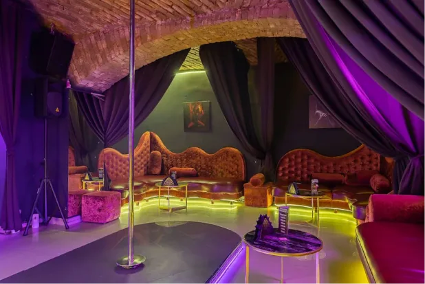 Zavist Strip Bar, фото 4